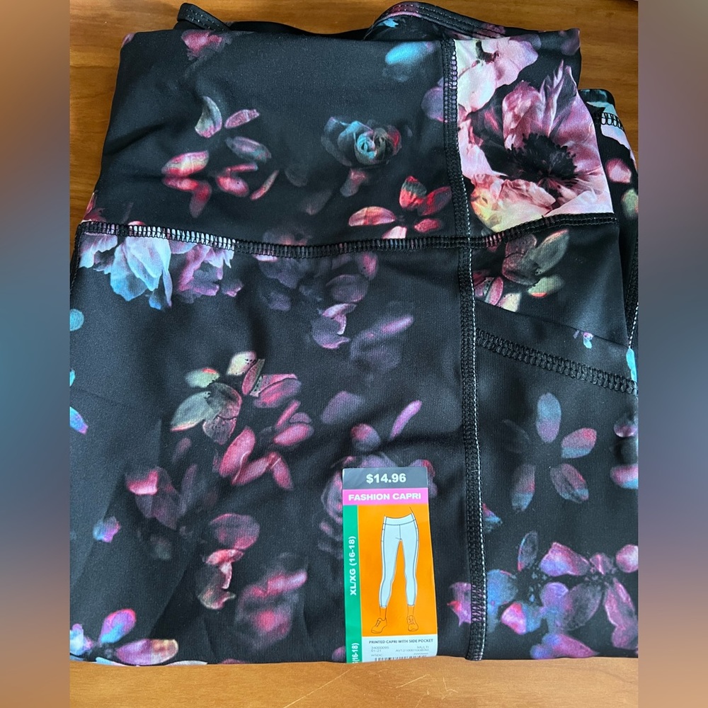 Floral leggings, never worn size extra large fashion, Capri